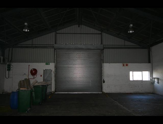 1,132M² FACTORY TO LET IN PAARDEN EILAND